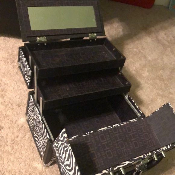 Cosmetic Box - Picture 4 of 4